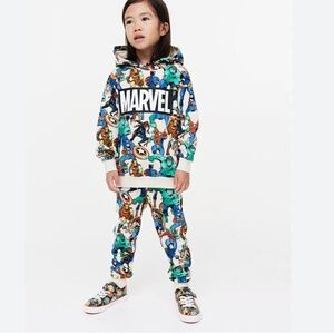 H&M 2-Piece Marvel Comics Sweatshirt Set 5T Hoodie & Sweatpants